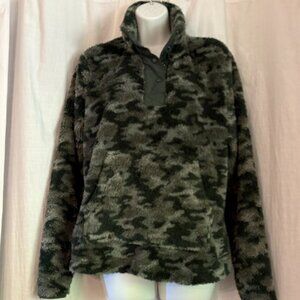Women's Eddie Bauer Quarter Snap Camo Fleece, Green & Gray.  Size M